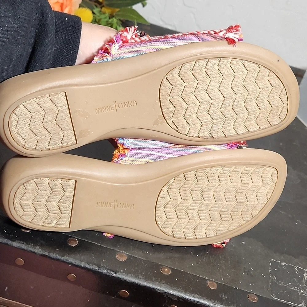 MINNETONKA Frayed Blanket Sandals 9W